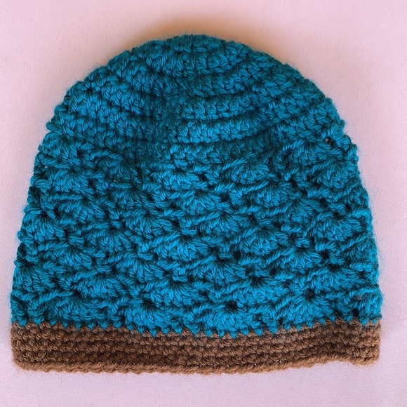 Hand knit winter hat for women/girls - Picture 2 of 3